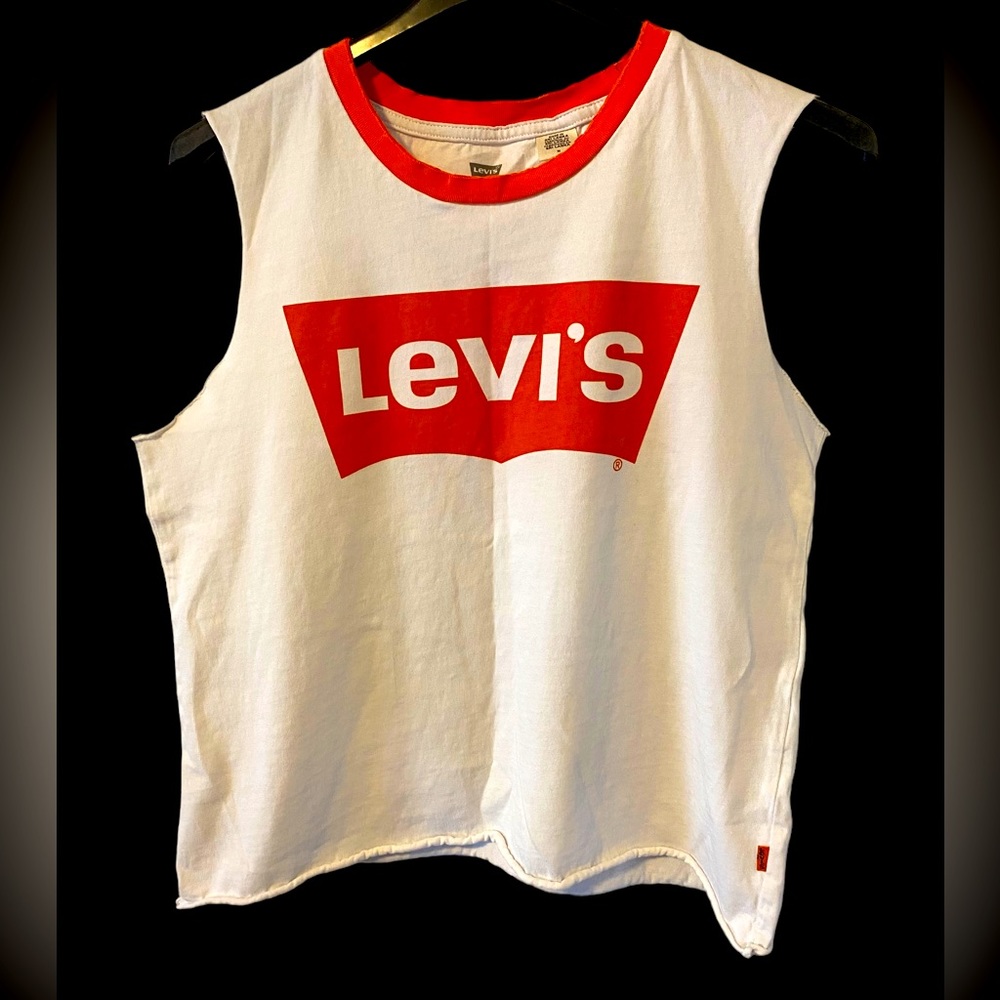 Size M Levi’s sleeveless graphic T